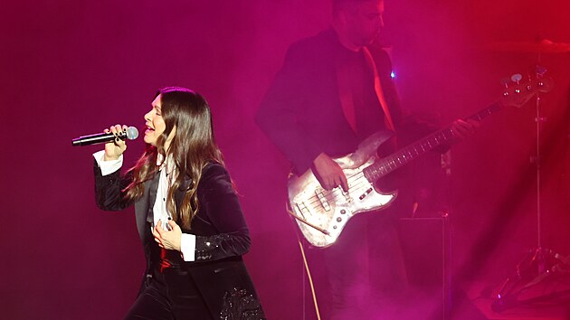 Anna K. vystoupila na ceremoni�lu Cen And�l s p�sn� �dol� v�el. (30. b�ezna 2024).