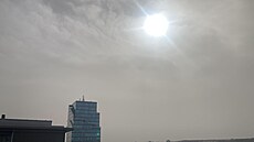 Saharský prach dorazil do �eska, zhor�uje ovzdu�í a zaml�uje oblohu. (30....