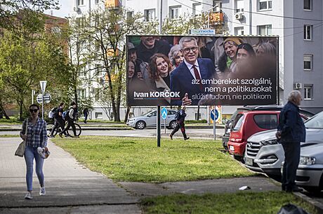 Slováky obklopila pedvolební kampa. V Komárnu je vak billboard pomálu....