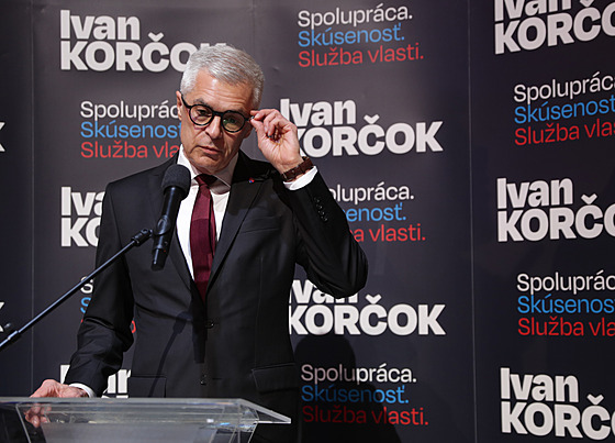 Ivan Korok ve svém volebním tábu bhem druhého kola pímé volby nového...