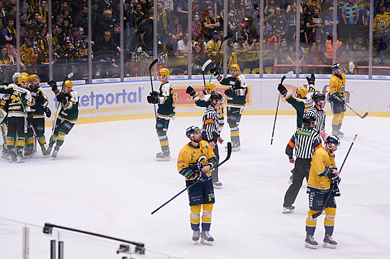 Hokejové derby vyhrál Vsetín, nad Zlínem vede ve finále první ligy 3:1 na...