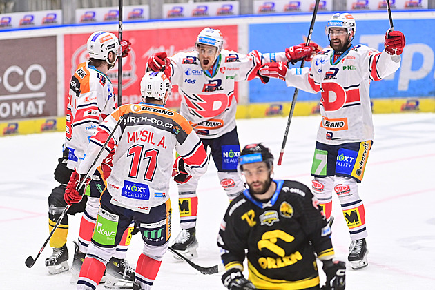 Pardubice - Litvínov 3:0. Favorit ukázal pevnou obranu, výhru zpečetil v závěru