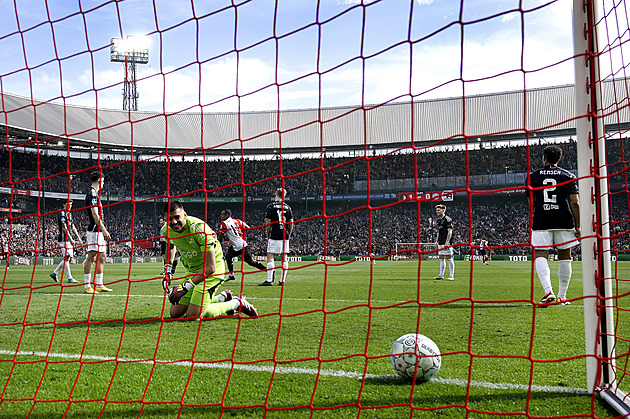 Ajax a další dno. Od Feyenoordu schytal největší debakl, šéfa podezírá z podvodu