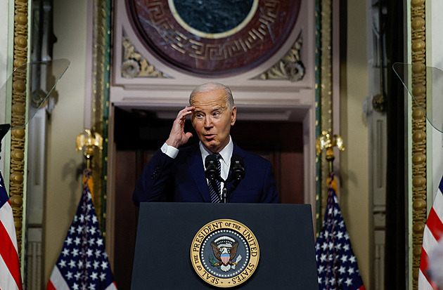 Tah mladými nevyjde. Bidenovo odpouštění studentského dluhu má pachuť politického dárečku