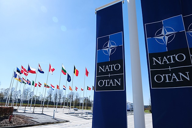 KOMENTÁŘ: Na začátku byla hrozba konce světa. Dnes už NATO nejsou jen bomby