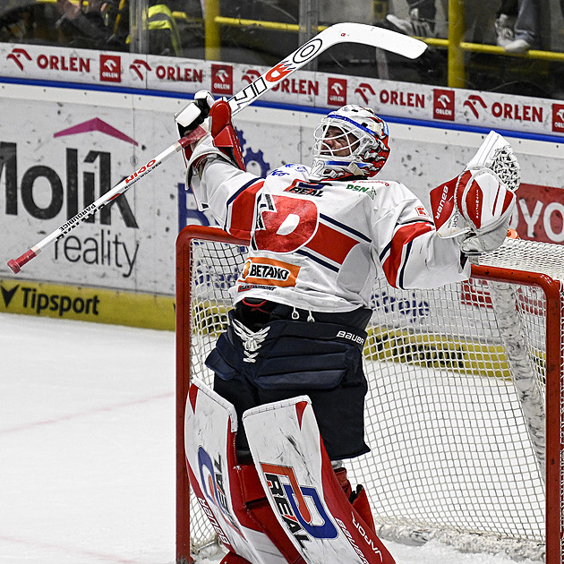 Fiala pokračuje v návštěvě USA, začíná finále extraligy mezi Pardubicemi a Třincem