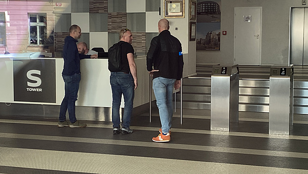 Policie po zásahu na liberecké radnici obvinila sedm lidí, jeden už je ve vazbě