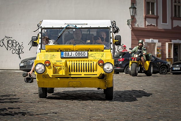 Cestovatelé vyměnili trabanty za obojživelná auta. Míří s nimi do Mongolska