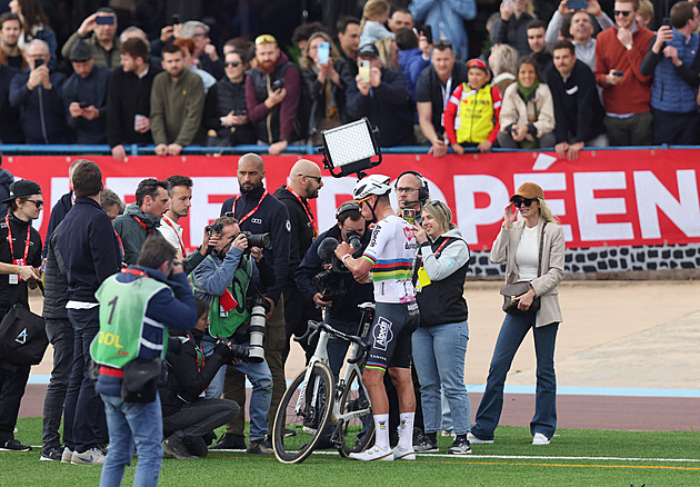 Demoralizující triumfy van der Poela. Obětuje teď Tour, nebo horská kola?