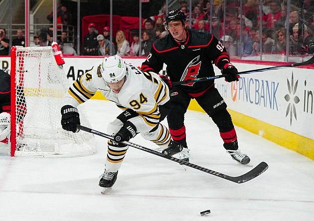 Běž na tribunu! Hvězdného Rusa vykázal trenér přímo během zápasu, kritika sílí