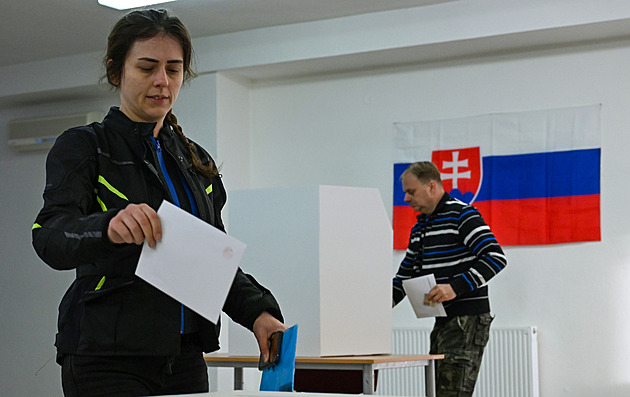 Korčok vs. Pellegrini. Slovensko volí prezidenta, je to vůbec nejtěsnější duel