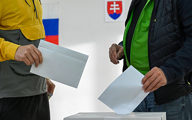 Korčok vs. Pellegrini. Slovensko volí prezidenta, je to vůbec nejtěsnější duel