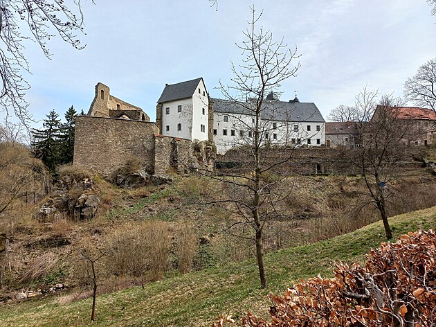 Zcenina hradu a zmek Lauenstein (bezen 2024)