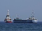 Larnaka, Kypr. Lo s humanitární pomocí se chystá vyplout k pobeí Gazy. (30....