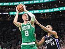 Kristaps Porzingis z Boston Celtics bhem zápasu se Sacramento Kings.