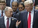 Vladimir Putin a Donald Trump na summitu ve Vietnamu (listopad 2017)