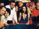 Ve filmu Diamanty jsou vné z roku 1971 bydlí James Bond v luxusním apartmá v...