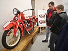 Historick� motocykl Jawa 500 OHV z roku 1931, kter�mu navr�tili p�vodn� kr�su v...