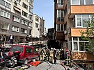Turetí hasii zasahují u poáru v istanbulské tvrti Beikta. (2. dubna 2024)