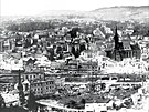 Následky bombardování jiní ásti Ústí had Labem v ervnu 1945.
