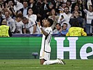 Rodrygo oslavuje gól, kterým poslal Real Madrid do vedení nad Manchesterem City.