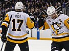 Bryan Rust (17) a Sidney Crosby (87) saví trefu Pittsburgh Penguins.
