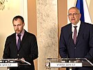 Námstek ministra prmyslu a obchodu Petr Teák a ministr kolství Mikulá...