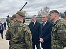 Premiér Petr FIala na návtv eských voják na základn v litevské Rukle (2....