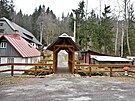 Zdobnice v Orlick�ch hor�ch po��dila krytou l�vku v alpsk�m stylu. (13. b�ezna...