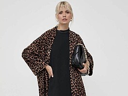 Kdy u chcete nosit leopardí vzor na kabátu, na nm vypadá mimochodem...