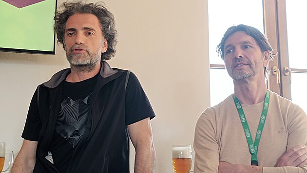 Podnikatel Jannis Samaras (*1971) je generln editel a vtinov vlastnk Kofoly. Na snmku (vlevo) z oteven Nvtvnickho centra pivovaru Holba.