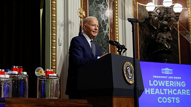 Joe Biden bhem proslovu v Blm dom, kter se tkal snen nklad ve zdravotnictv (3. dubna 2024)