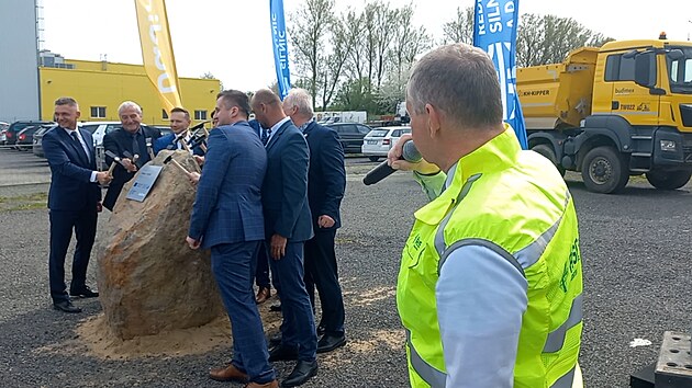 Polsk� firma Budimex za�ala s v�stavbou nov�ho �seku D35 u Hru�ov�