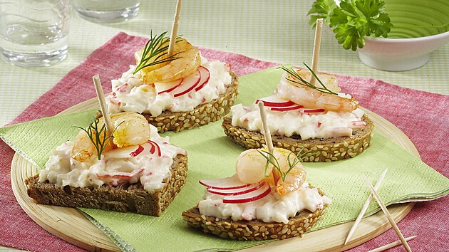 Sezamové chlebíky s krabí pomazánkou