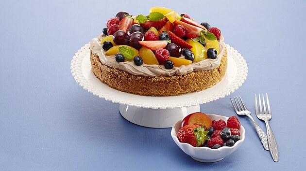 Polentový dort s krémem a ovocem 