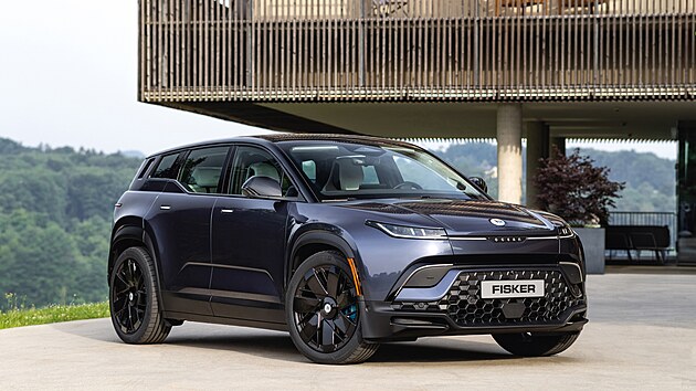 Ztroskotan Ocean. Problmy americk elektromobiln znaky Fisker, kter po nespnch jednnch s Nissanem pravdpodobn skon bankrotem, zpsobily, e jej model Ocean se v USA stal nejlevnjm elektromobilem. Prodv se toti za necelch 25 000 dolar (cca 587 000 K), vyjde tak na stejn penze jako dobe vybaven koda Kamiq. Ale pozor. Internetem koluj hrzn povdaky od nespokojench zkaznk, jejich auta nhle ztrc vkon, patn brzd nebo jim za jzdy odltla kapota. Ani s ppadnm servisem to nebude dn legrace
