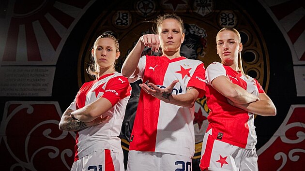 Fotbalistky Slavie Kate�ina Svitkov�, Diana Bartovi�ov� a Gabriela �lajsov�