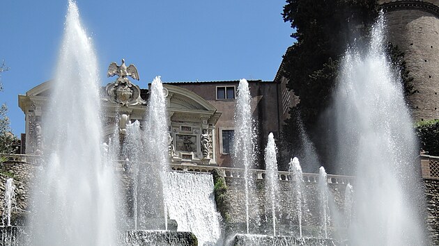 Zahradu vily vTivoli a jej fontny obdivovala a napodobovala cel Evropa.
