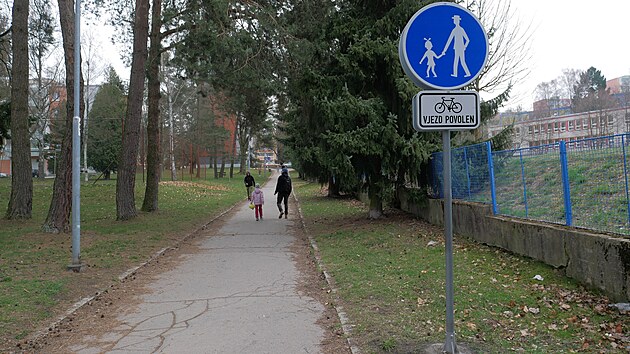 Ve mst je nyn vce chodnk pro smen pohyb cyklist a chodc. Podle rskho starosty Martina Mrkose maj postupn pibvat dal.