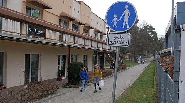 Ve mst je nyn vce chodnk pro smen pohyb cyklist a chodc. Podle rskho starosty Martina Mrkose maj postupn pibvat dal.