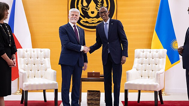 Prezident Petr Pavel se setkal se svm rwandskm protjkem. Mluvili jsme o dalm prohlubovn spoluprce v oblasti zdravotnictv, vdy a programu na ochranu vzcnch zvat, ale tak o aktuln situaci v subsaharsk Africe, sdlil po jednn Pavel. (6. dubna 2024)