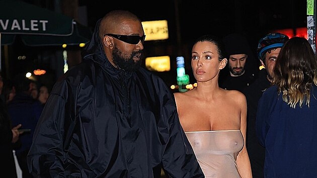 Kanye West a jeho manelka Bianca Censori (Los Angeles, 8. dubna 2024)