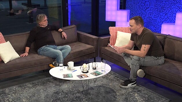 Muzikant Dalibor Janda a modertor Zbynk Janek bhem rozhovoru v poadu STAR STORY na KO STAR (bezen 2024)