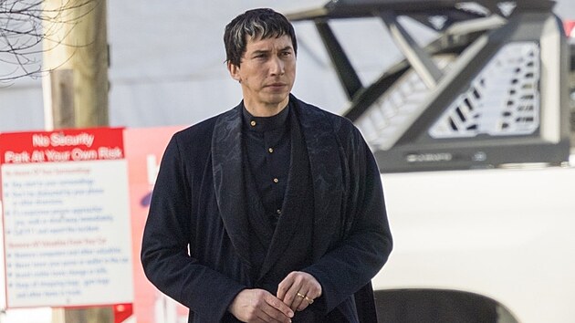 Herec Adam Driver b�hem nat��en� filmu Megalopolis (28. �nora 2023)