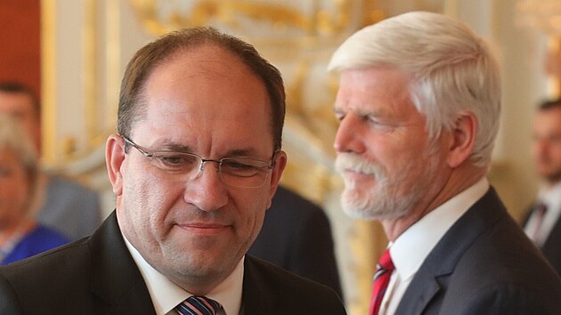 Ministr zemdlství Marek Výborný (vlevo) a prezident Petr Pavel (29. ervna...