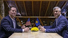 Richard Grenell a tehdej�í kosovský prezident Hashim Thaçi (22. ledna 2019)