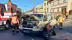 Stet s dodávkou ve Vizovicích odnesl motorká tkým zranním. (7. dubna 2024)