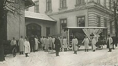Turetí vojáci poté byli transportováni do budovy gymnázia.