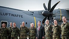 N�mecký ministr obrany Boris Pistorius na slavnostním rozlu�kovém ceremoniálu v...