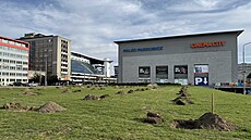 Prázdná plocha vedle Paláce Pardubice získá vyu�ití. Stane se z ní park.